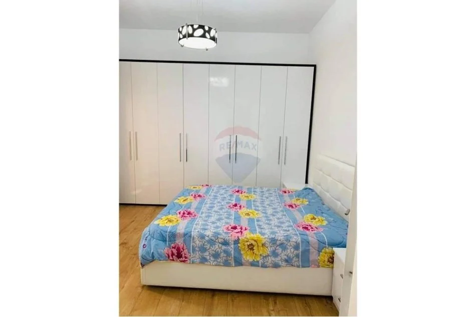 Tirane, jepet me qera apartament 1+1+Ballkon Kati 5, 650 € (KOMPLEKSI DELIJORGJI)
