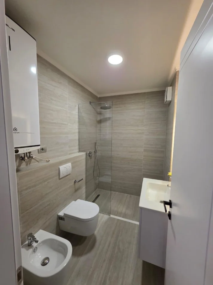 Tirane, jepet me qera apartament 2+1 Kati 3, 100 m² 1.000 € 