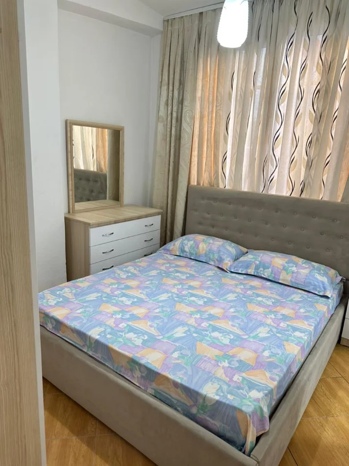 Tirane, jepet me qera apartament 1+1 Kati 1, 360 € (Loni ligori)