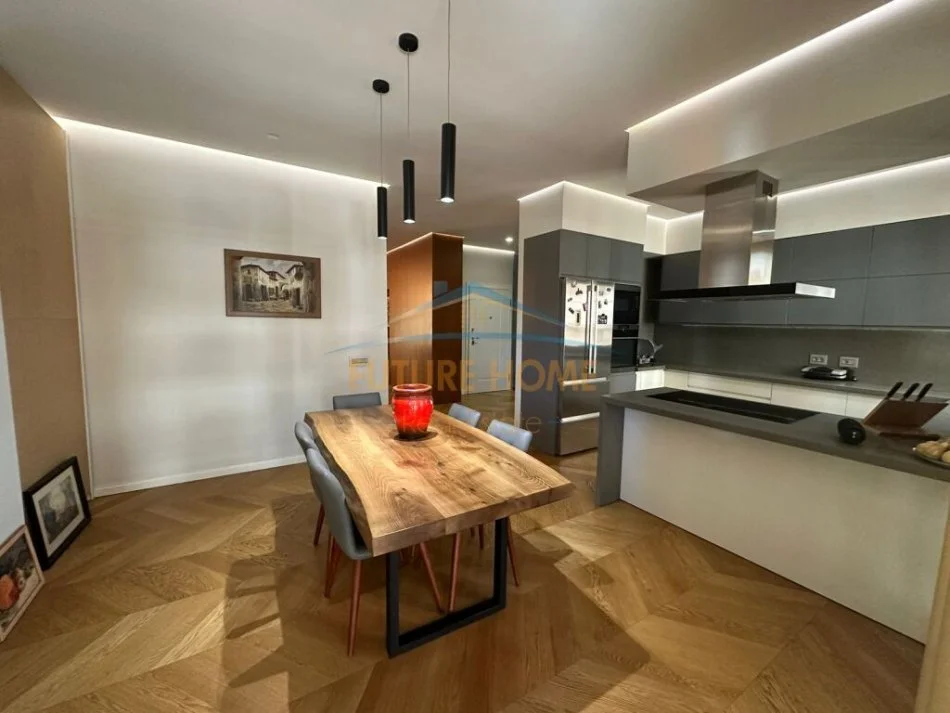Tirane, shitet apartament 3+1+Ballkon , 267 m² 800.000 € (RRUGA KAVAJES, DELIJORGJI)