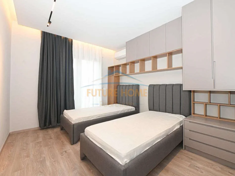 Tirane, jepet me qera apartament 2+1+2+PARKIM  , 103 m² 1.300 € (KOMPLEKSI DELIJORGJI)