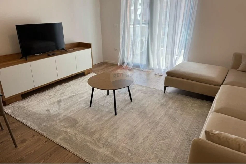 Tirane, jepet me qera apartament 1+1 , 76 m² 800 € (Kompleksi Delijorgji)