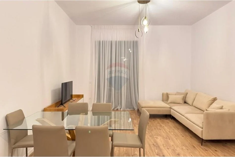 Tirane, jepet me qera apartament 1+1 , 76 m² 800 € (Kompleksi Delijorgji)