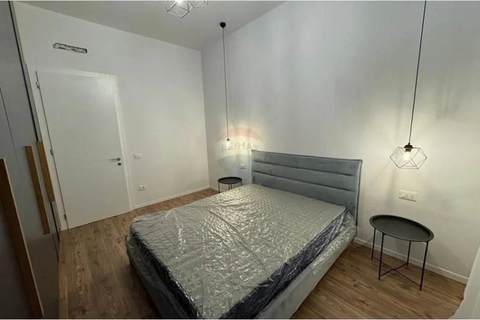 Tirane, jepet me qera apartament 1+1 , 76 m² 800 € (Kompleksi Delijorgji)