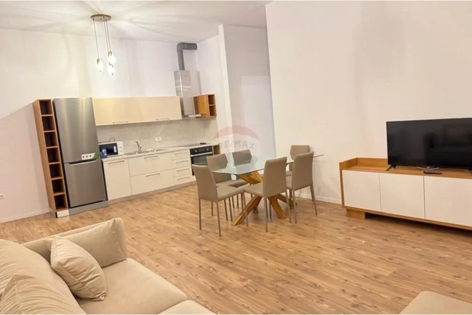 Tirane, jepet me qera apartament 1+1 , 76 m² 800 € (Kompleksi Delijorgji)