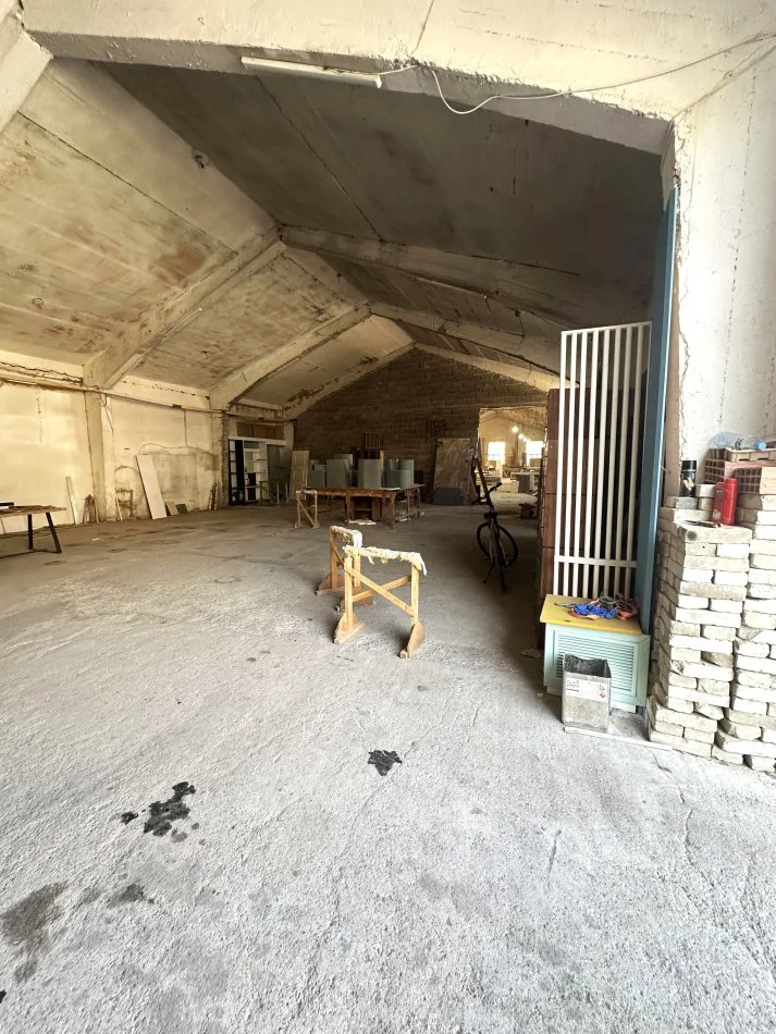 Tirane, jepet me qera ambjent biznesi , 714 m² 5.100 € (Rr. 5 Maji)