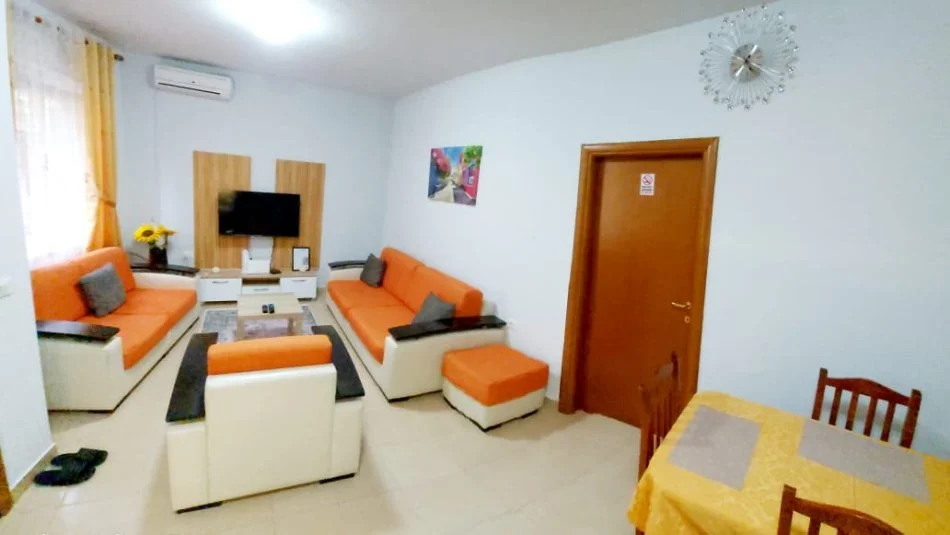 Shtepi me qera ditore ne Qender