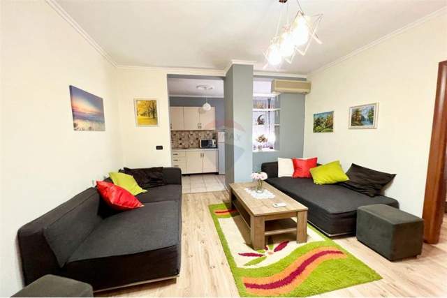 Tirane, jepet me qera apartament 1+1+BLK 70 m² 450 Euro (Kopshti Botanik)
