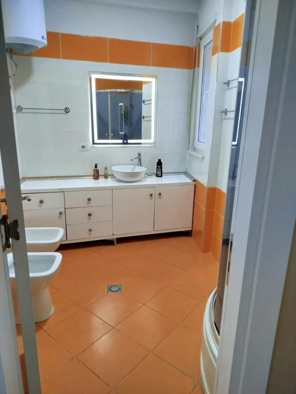 jepet me qera , 1.000 €