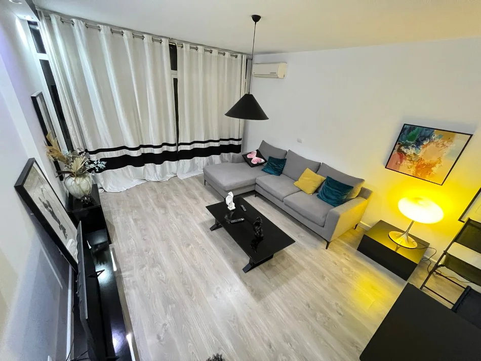 Tirane, jepet me qera apartament 1+1 Kati 3, 76 m² 650 € 