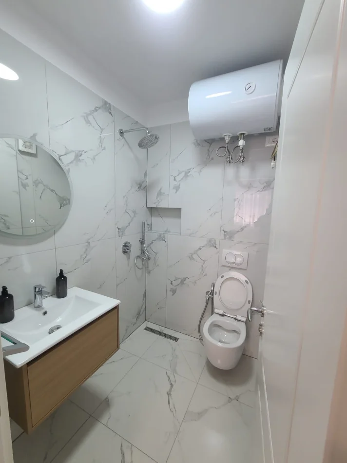Tirane, jepet me qera apartament 2+1 Kati 3, 88 m² 1.000 € (Qender)