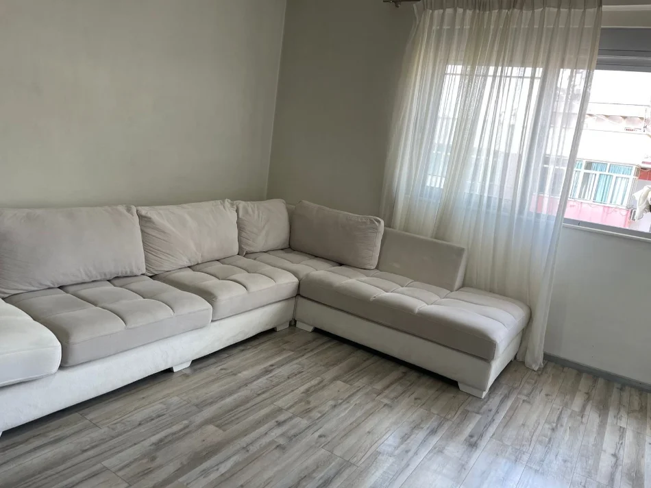 Tirane, jepet me qera apartament 1+1+Ballkon Kati 8, 67 m² 470 € (Sokrat Miho - Eja Studio)