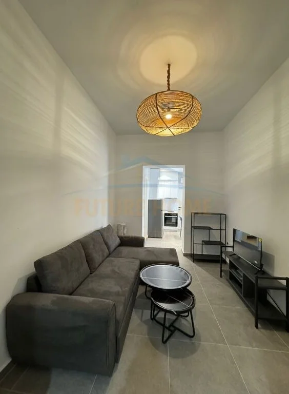 Tirane, jepet me qera apartament 1+1 Kati 4, 60 m² 700 € (Shallvaret)