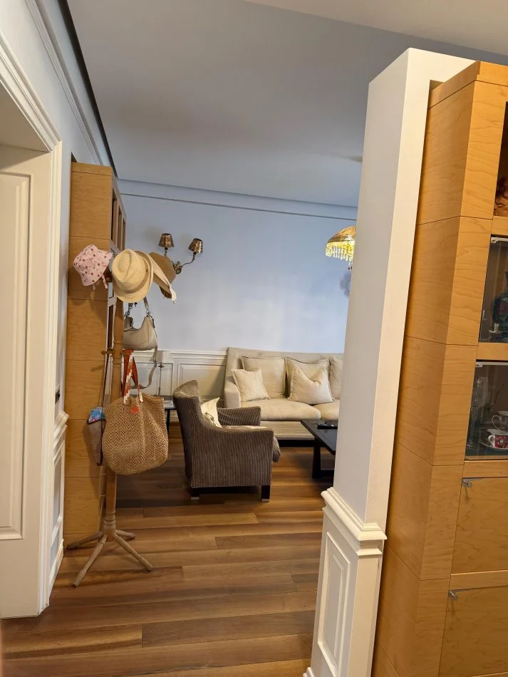 Tirane, jepet me qera apartament 1+1+Aneks Kati 1, 700 € (Shkolla e Kuqe)