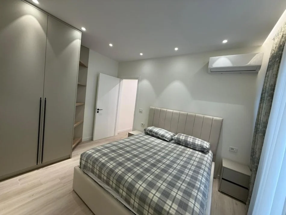 Tirane, jepet me qera apartament 1+1 Kati 5, 60 m² 700 € 