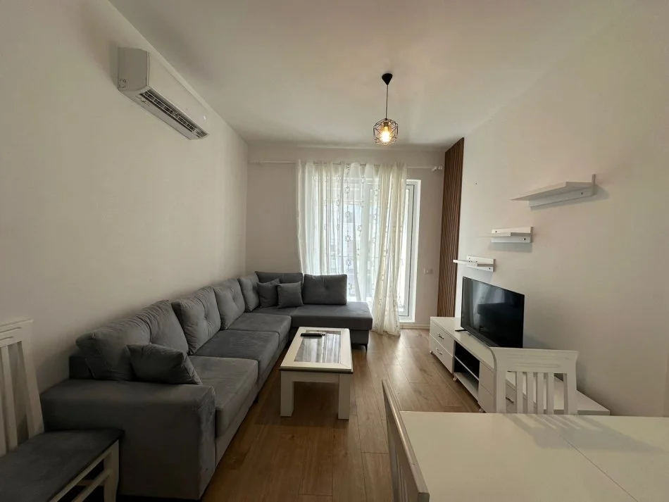 Tirane, jepet me qera apartament 1+1 Kati 2, 75 m² 450 € (Siri Kodra)