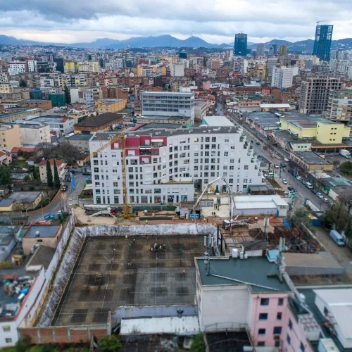 Tirane, jepet me qera 3+1 Kati 4, 120 m² 500 € (Siri Kodra)