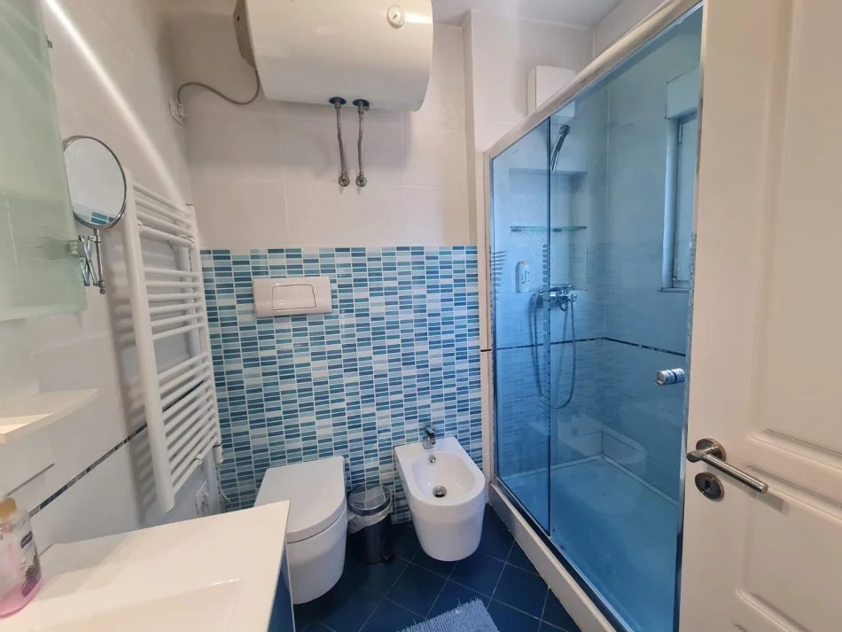 Apartament me Qera Mozaiku Tirane 2+1+2 700 € ne Muaj