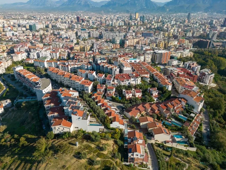 Tirane, jepet me qera shtepi 4+1 , 800 m² 7.000 € (Kodra e Diellit)
