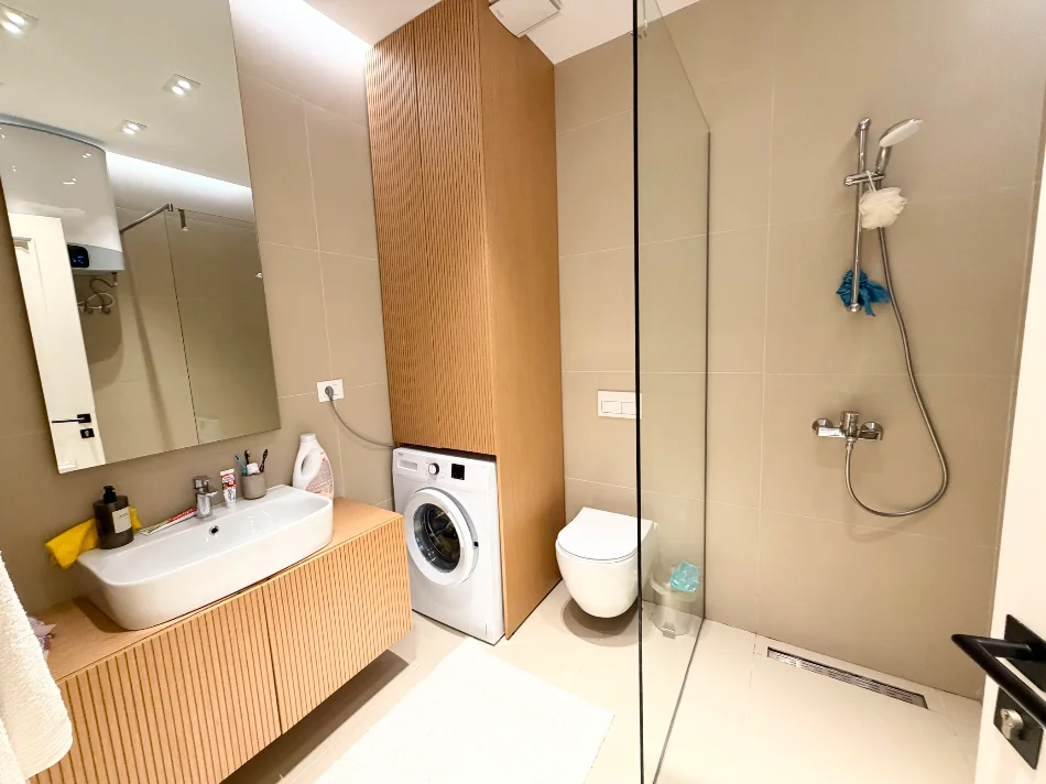 Dhermi - Palase, shitet apartament ,