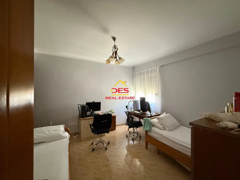 Vlore, shitet apartament 2+1+Ballkon Kati 8, 122 m² 150.000 € (Bulevardi Skelë-Vlorë)