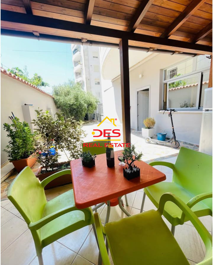 Vlore, jepet me qera shtepi 1+1+Ballkon Kati 0, 80 m² 280 € (Rruga Çamëria)