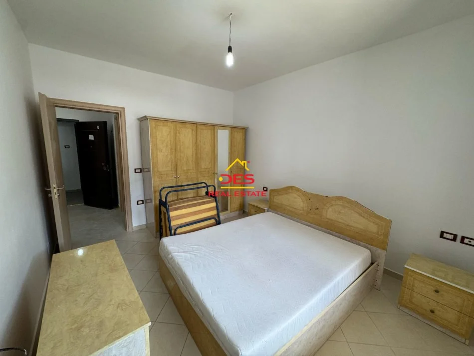 Vlore, jepet me qera apartament 1+1+Ballkon Kati 2, 70 m² 250 € (Rruga Çamëria)