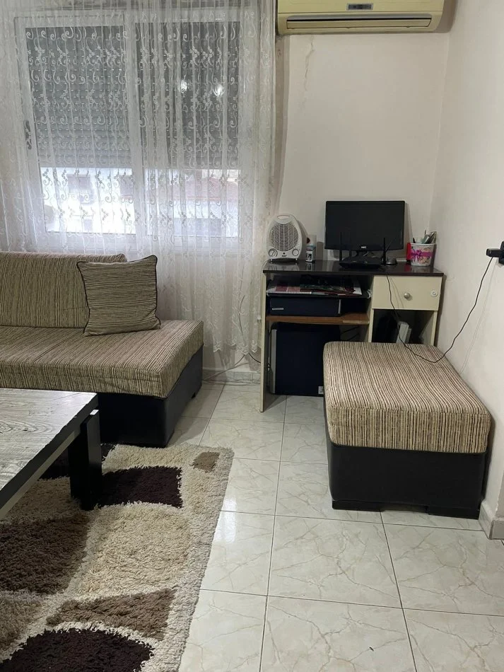 Disponojmë Apartament 1+1 për shitje, 21 Dhjetori Tiranë.