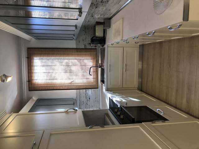 Tirane, jepet me qera apartament 2+1, kati 1, 110 m² 550 Euro (Tre vellezrit kondi)