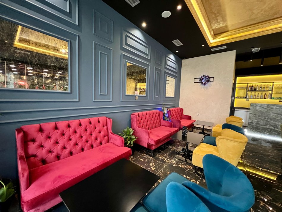Tirane, jepet me qera lokal Kati 0, 110 m² 800 € (Frosina plaku)