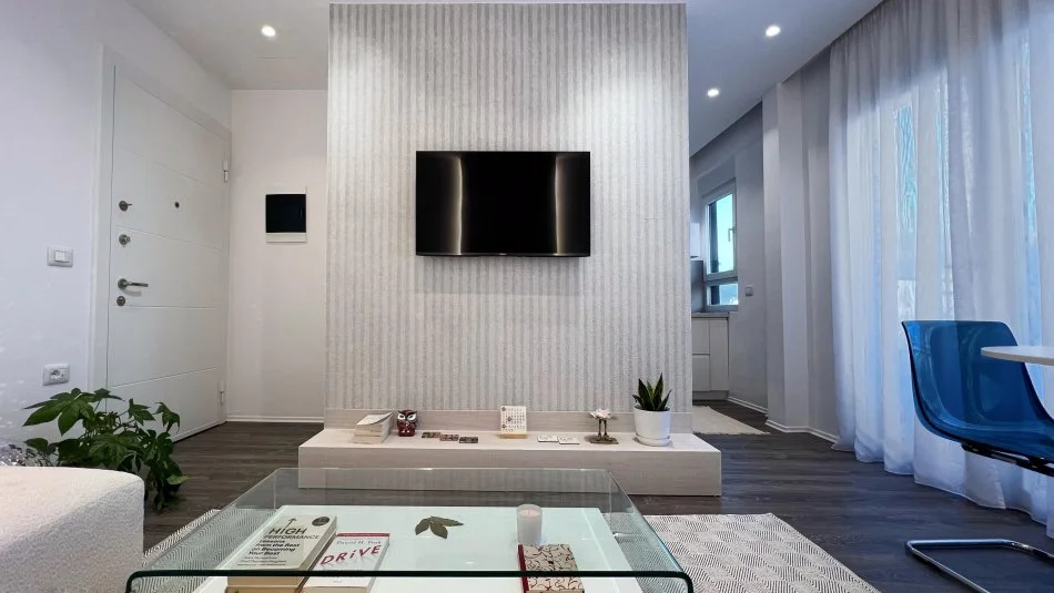 Tirane, jepet me qera apartament 1+1 , 61 m² 650 € (Zogu i zi)