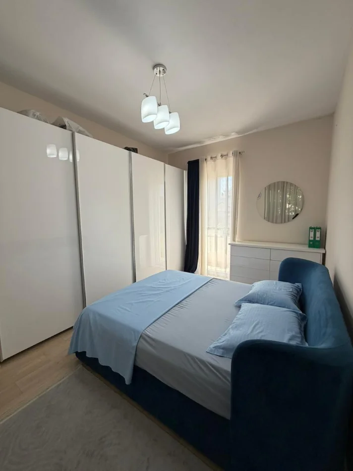 Tirane, jepet me qera apartament 2+1 Kati 2, 880 € 