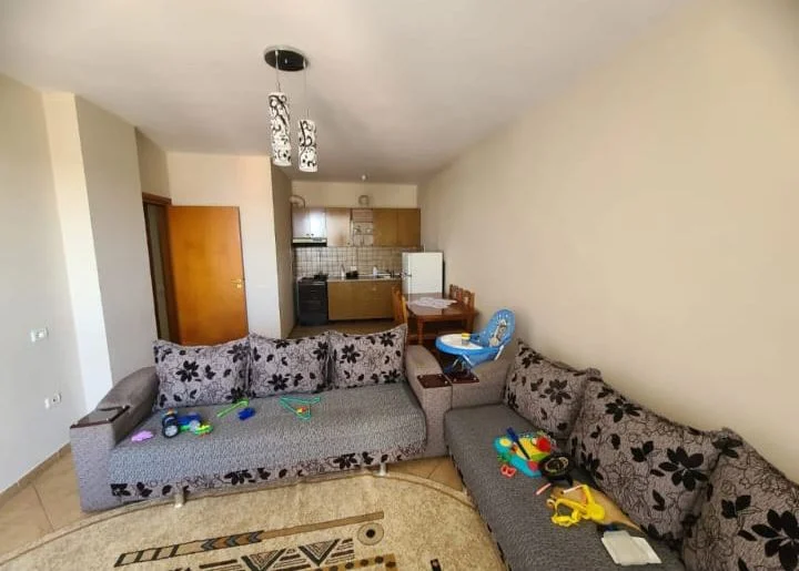 Tirane, jepet me qera apartament 1+1+Ballkon Kati 7, 60 m² 400 € (rruga Aleksander Moisiu)