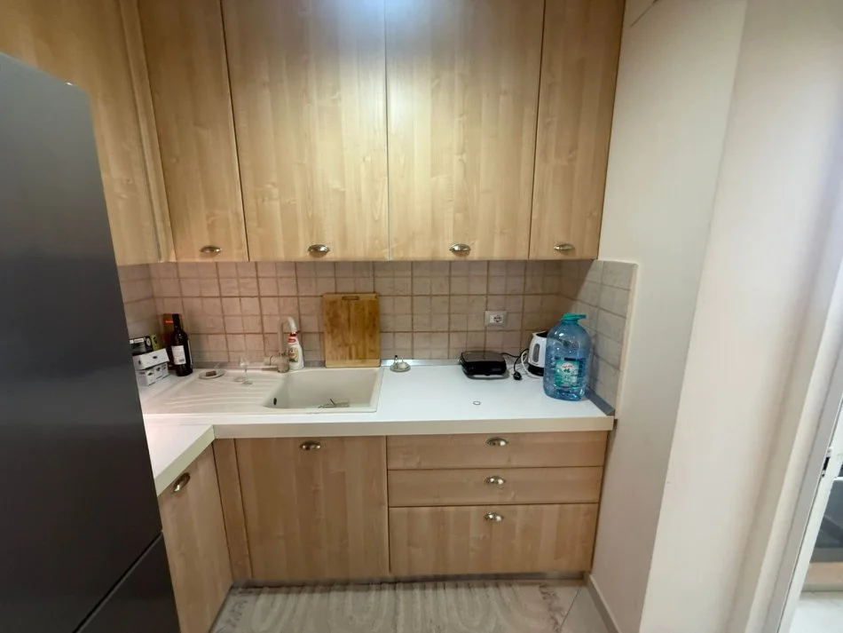 Tirane, shitet apartament 1+1 Kati 4, 54 m² 125.000 € (Oxhaku)