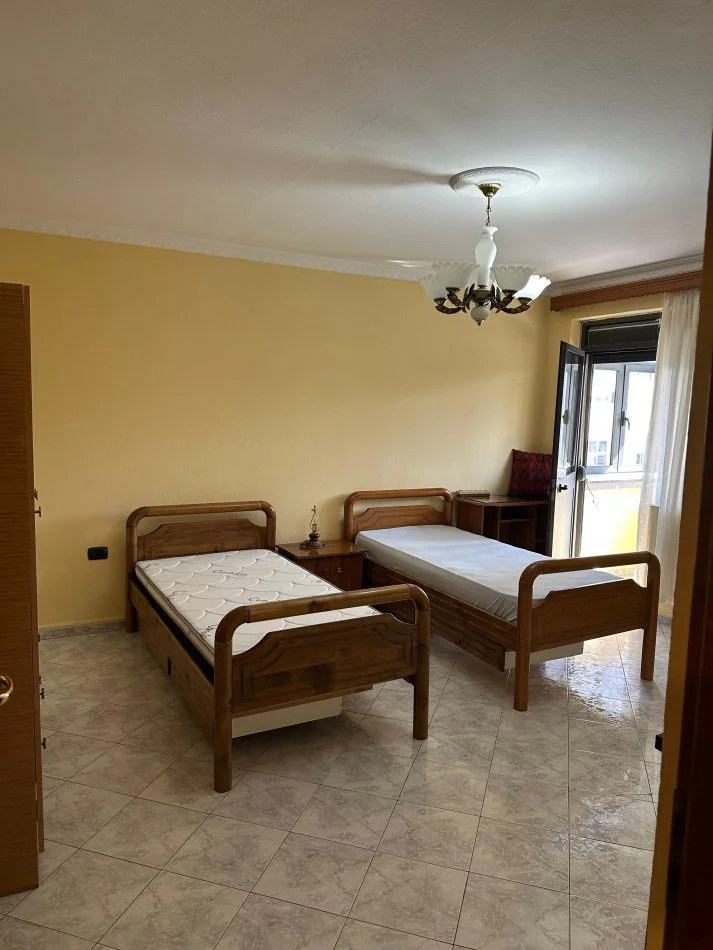 Tirane, jepet me qera apartament 2+1+Ballkon Kati 5, 90 m² 500 € (Rr. Ferit Xhajko)