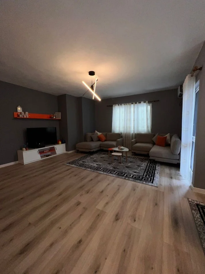 Tirane, jepet me qera apartament 2+1 Kati 3, 100 m² 800 € (Liqeni Artificial)