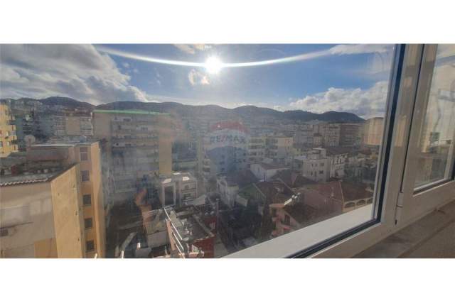 Tirane, shes apartament 1+1 Kati 9, 58 m² 94.000 Euro (rr.Medar Shtylla)