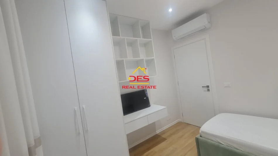 Tirane, jepet me qera apartament 2+1+Ballkon Kati 5, 90 m² 800 € (Rruga Marie Kraja)