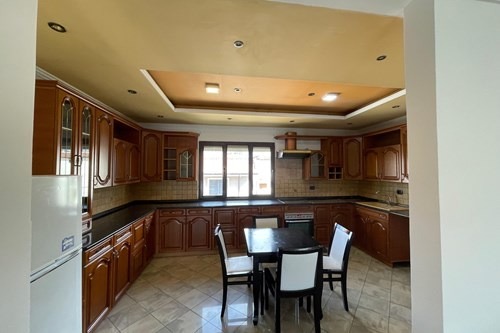 jepet me qera apartament 3+1+Ballkon , 150 m² 550 € (Rruga Budi)