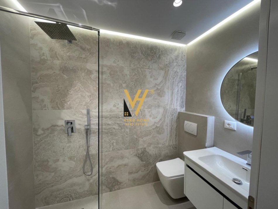Tirane, shitet apartament 2+1+Ballkon Kati 10, 101 m² 237.000 € (21 DHJETORI)