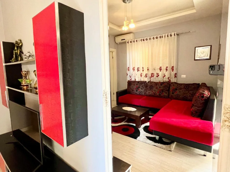 Tirane, jepet me qera apartament 1+1 Kati 1, 70 m² 500 € (Ana Market perballe Ekonomikut)