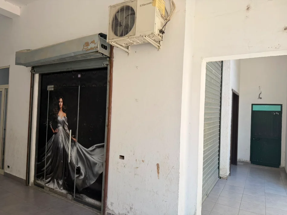 Tirane, jepet me qera dyqan Kati 0, 18 m² 250 € (Tom Plezha)