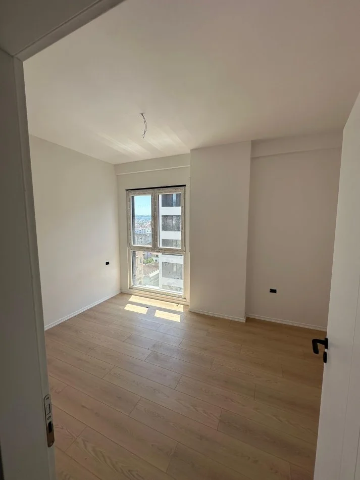 Tirane, shitet apartament 3+1+Ballkon Kati 6, 124 m² 105.000 € (Kamez Blv. Berisha)