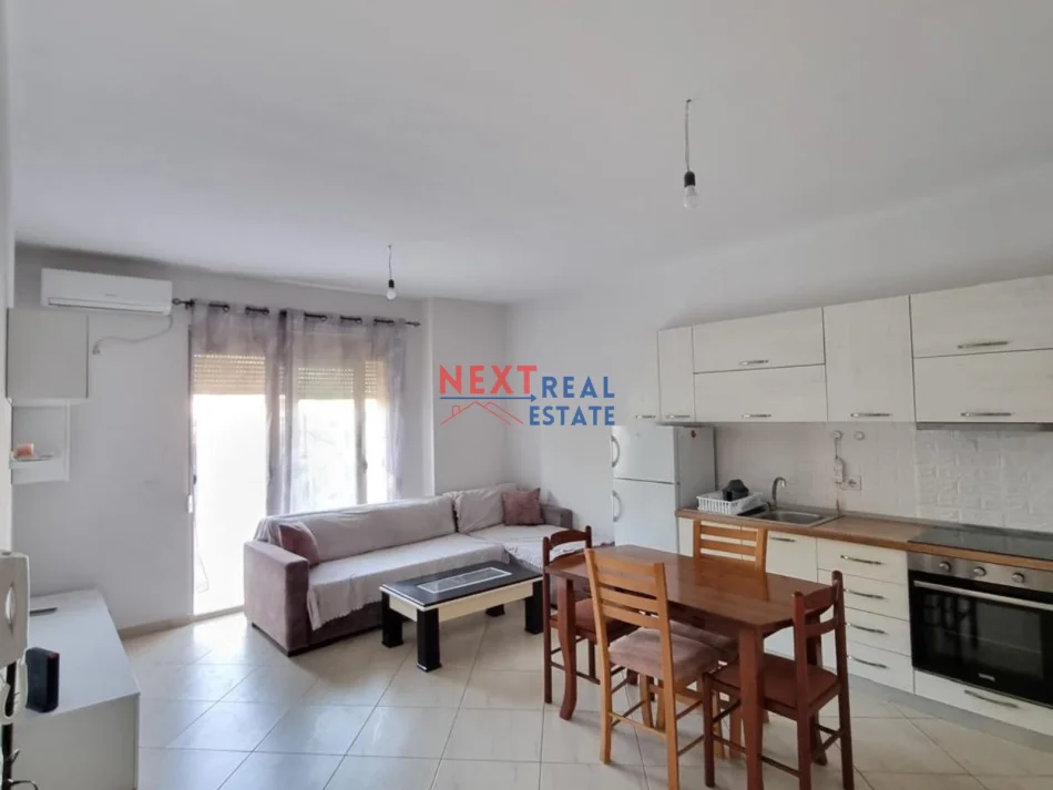 Vlore, jepet me qera apartament 2+1+Ballkon , 350 € (LUNGOMARE)
