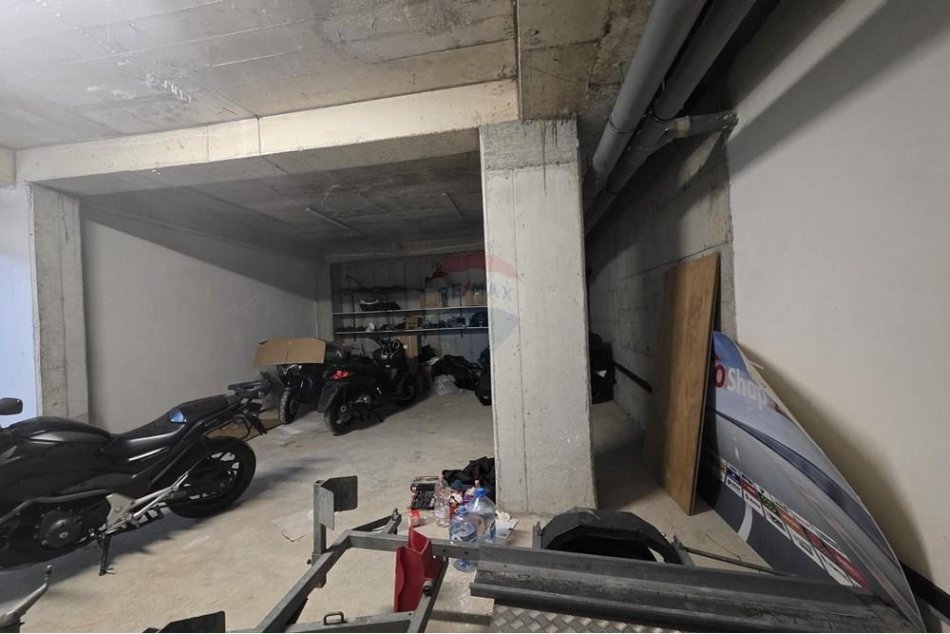 Tirane, shitet garazh | post parkimi Kati -1, 55 m² 40.000 € (Tirana Golden Park)