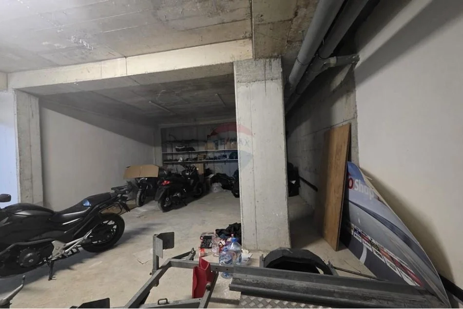 Tirane, shitet garazh | post parkimi Kati -1, 55 m² 40.000 € (Tirana Golden Park)
