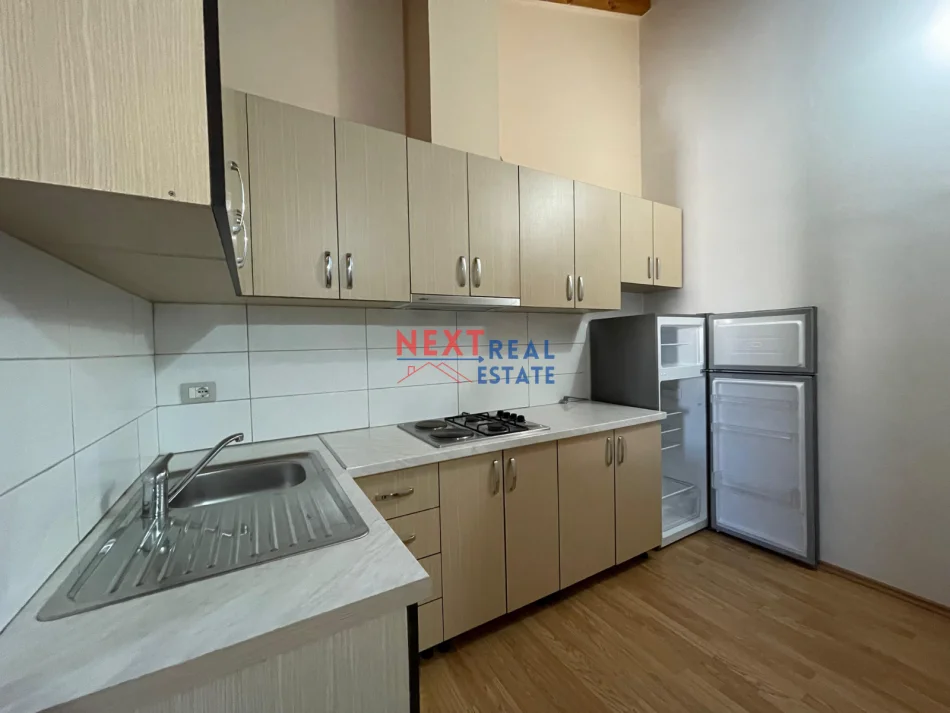 Vlore, jepet me qera apartament 1+1+Ballkon , 400 € (PLAZH I VJETER)