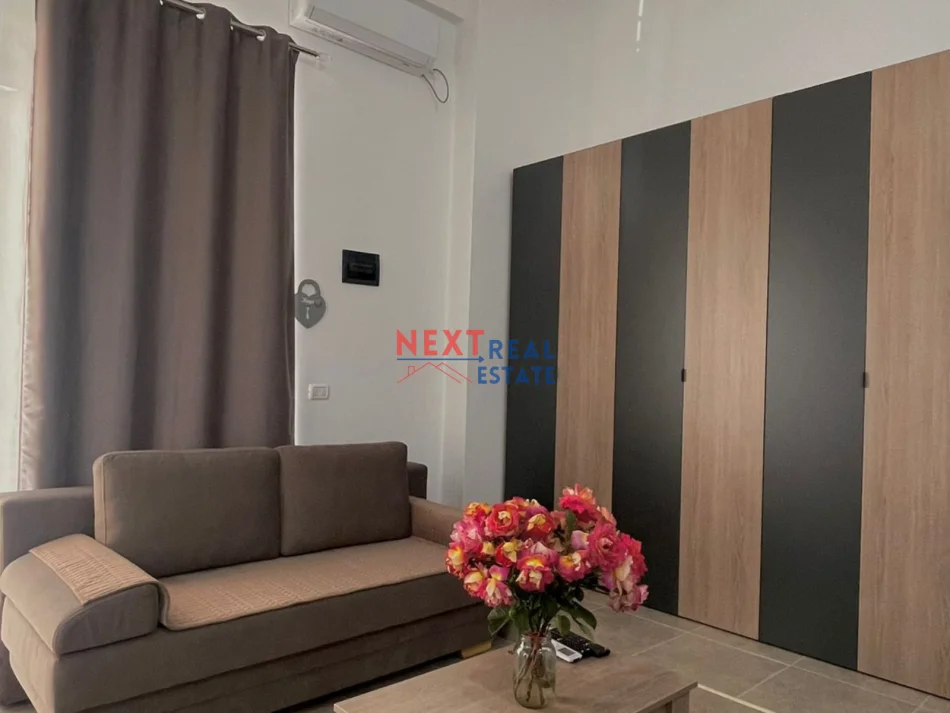 Vlore, jepet me qera apartament duplex 1+1 , 350 € (LUNGOMARE)