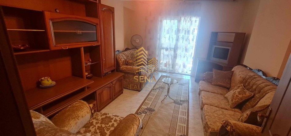 Tirane, jepet me qera apartament 3+1+Ballkon Kati 2, 100 m² 500 € (Zog I Zi)