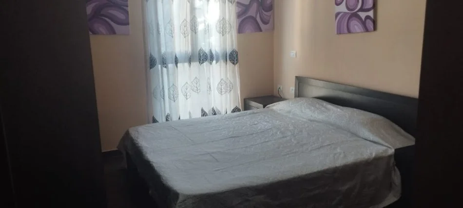 Tirane, jepet me qera apartament 2+1+Ballkon Kati 2, 85 m² 350 € (Misto mame pallatet cabej)